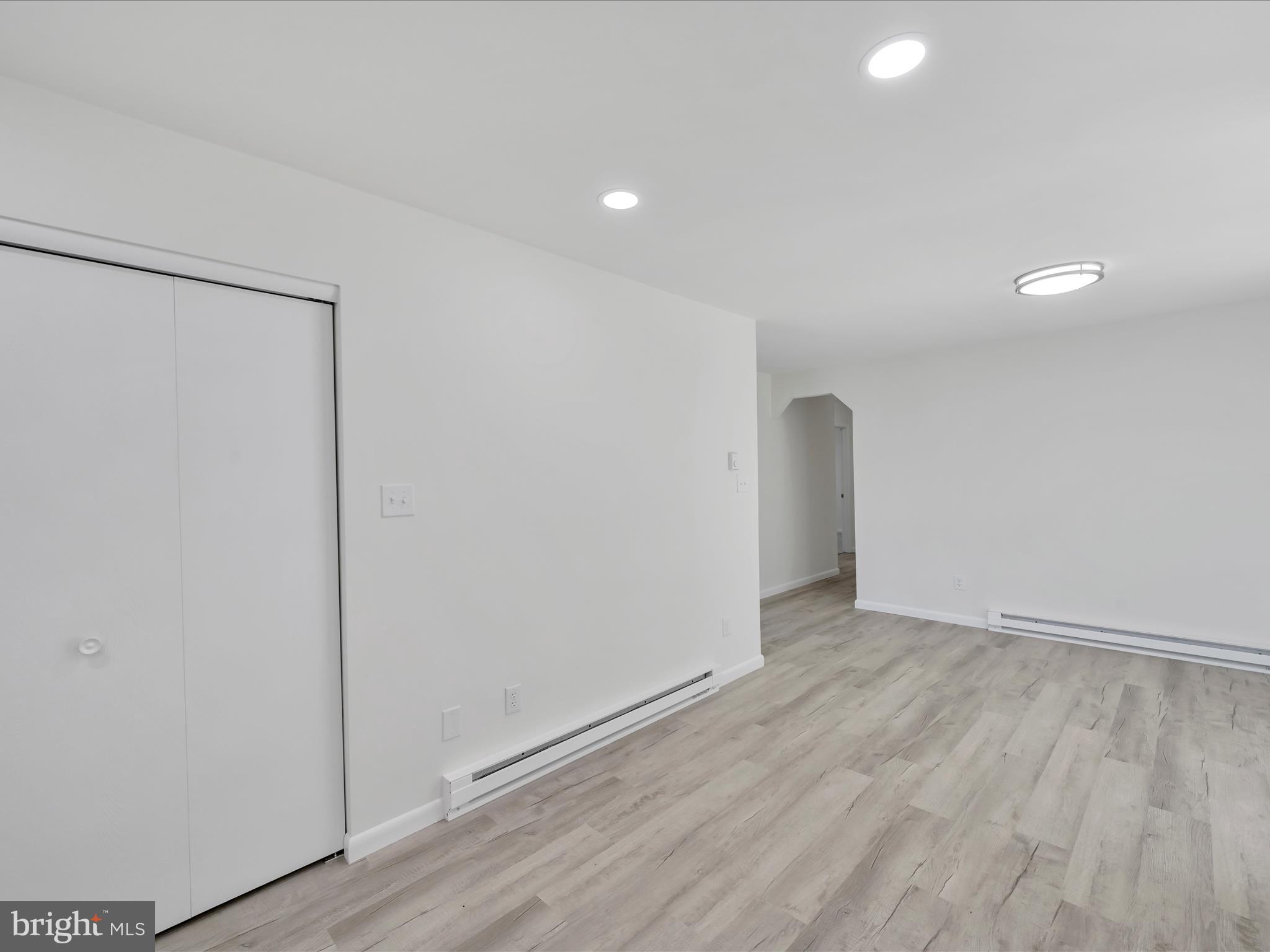 YORKVILLE - Residential