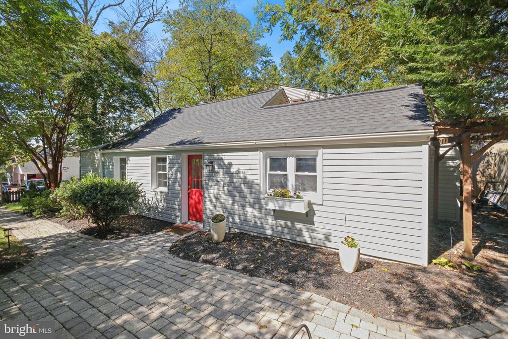 Photo of 680 Shore Road, SEVERNA PARK, MD 21146 (MLS # MDAA2127826)