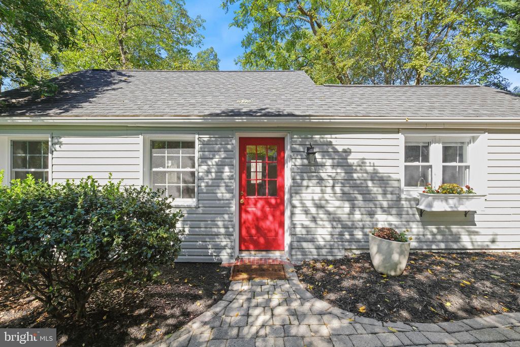 Photo of 680 Shore Road, SEVERNA PARK, MD 21146 (MLS # MDAA2127826)