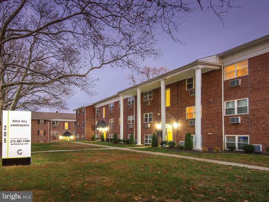 Rock Hill Apartments is an updated rental community in Manayunk.  This one bedroom apartment features  a modern kitchen, newer appliances, and an in-unit washer and dryer.   Our one bedroom floor plan in Philadelphia’s desired Manayunk neighborhood has an open-style layout fitted with a variety of great amenities and community features. Rock Hill also welcomes pets, so make sure to take a look at our pet policy!