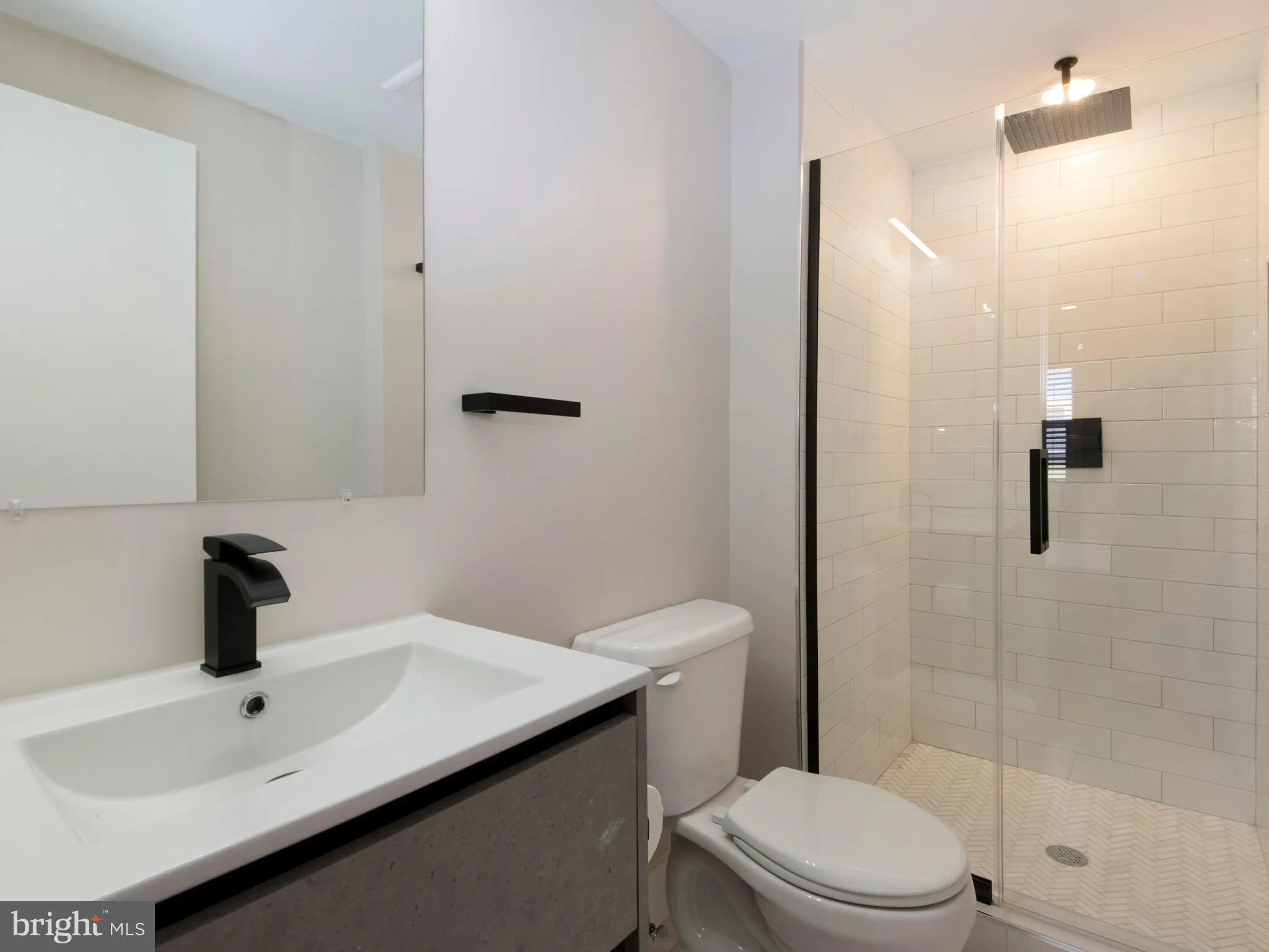 Philadelphia, Pennsylvania 19123, United States, 4 Bedrooms Bedrooms, ,3 BathroomsBathrooms,Residential,Coming Soon,243844