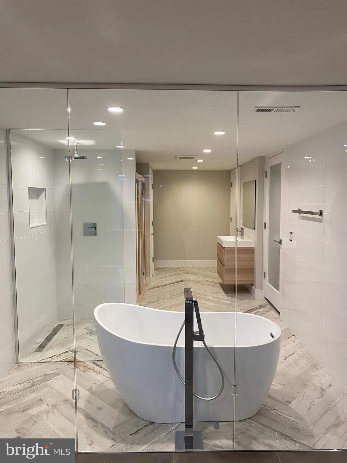 Philadelphia, Pennsylvania 19123, United States, 4 Bedrooms Bedrooms, ,3 BathroomsBathrooms,Residential,Coming Soon,243844