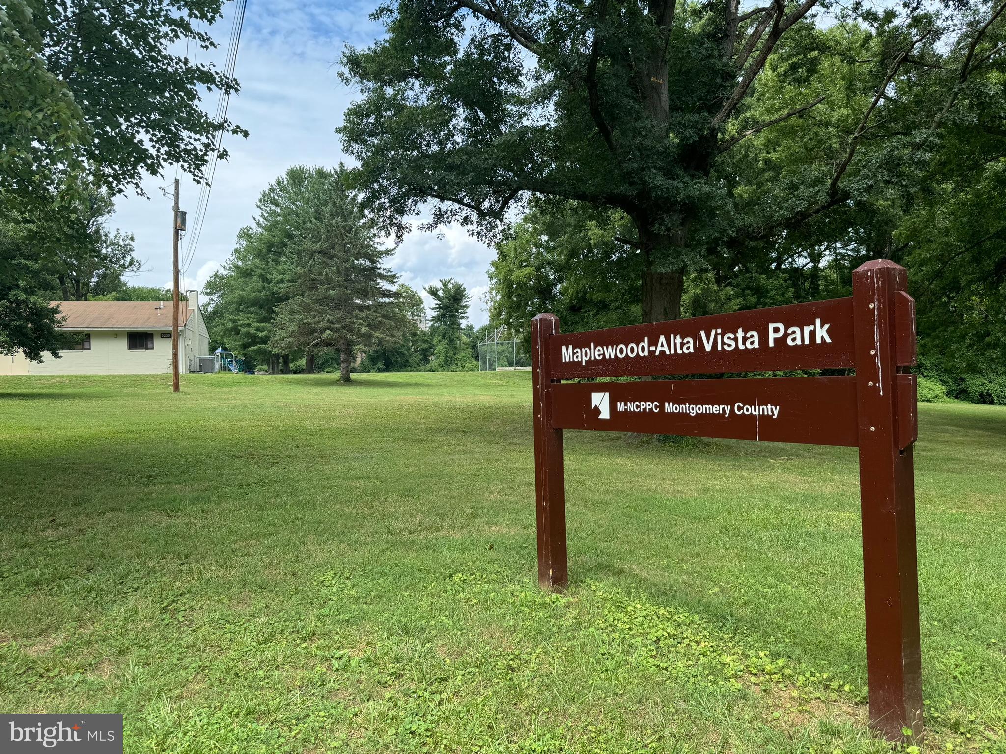 MAPLEWOOD MANOR - Residential