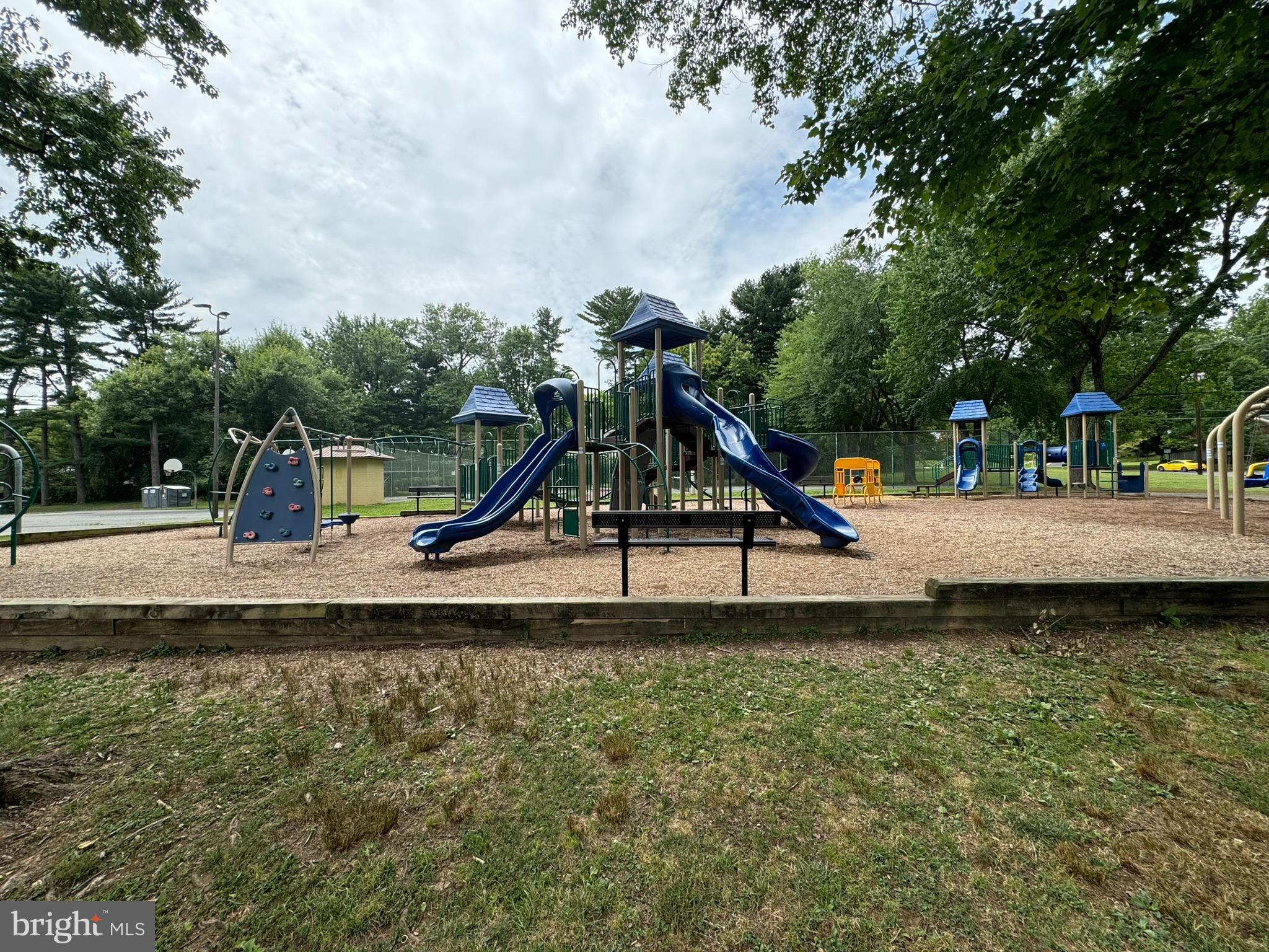 MAPLEWOOD MANOR - Residential