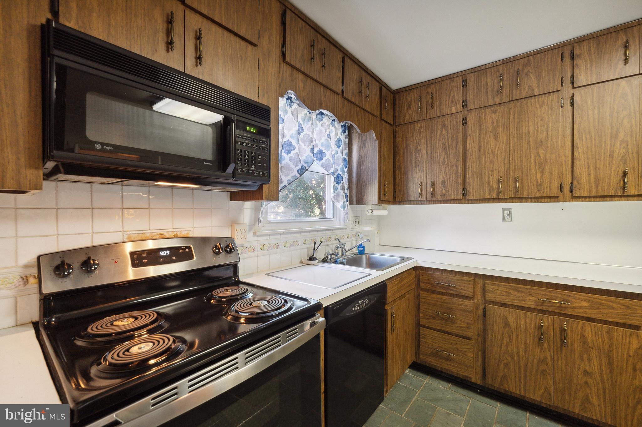 MAPLEWOOD MANOR - Residential