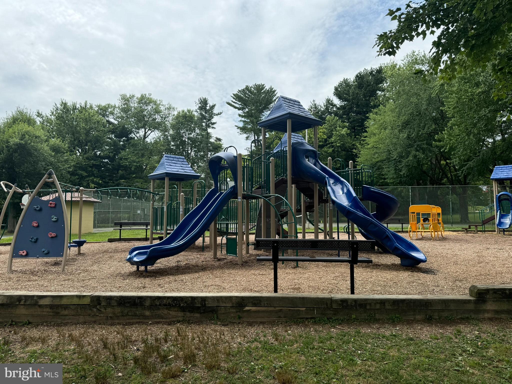 MAPLEWOOD MANOR - Residential