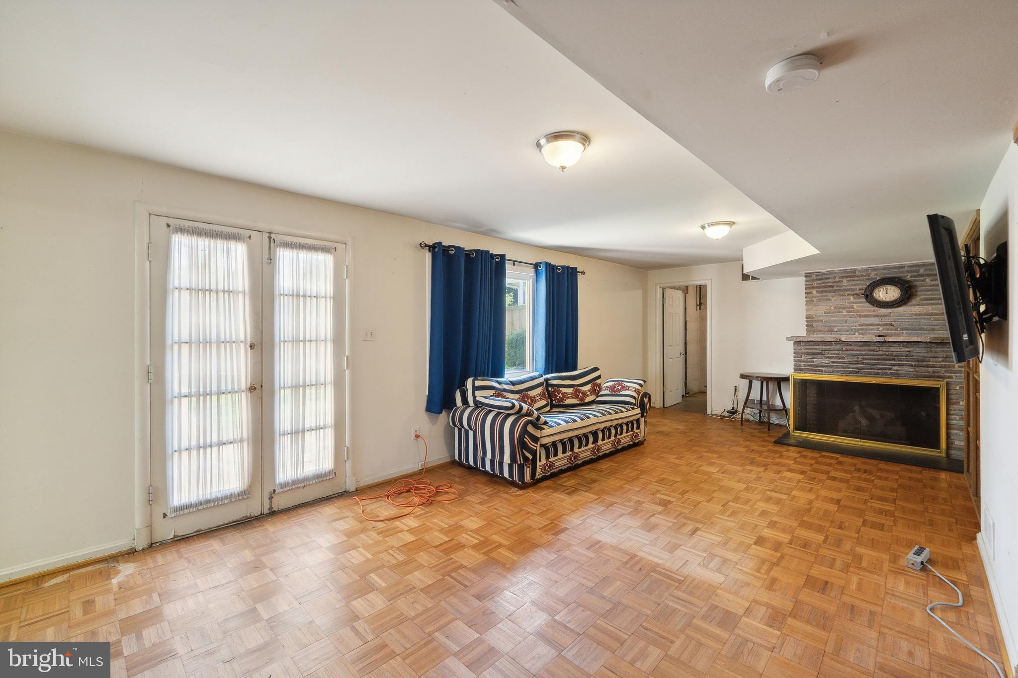 MAPLEWOOD MANOR - Residential