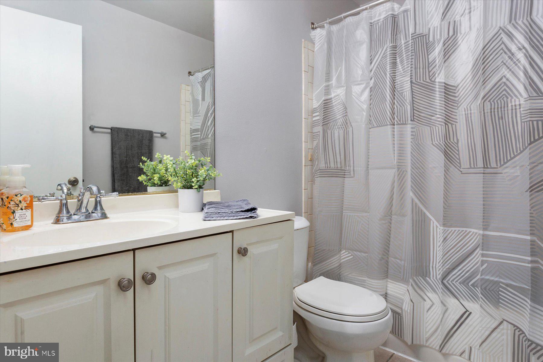 CASTLE HARBOUR CONDO - Residential