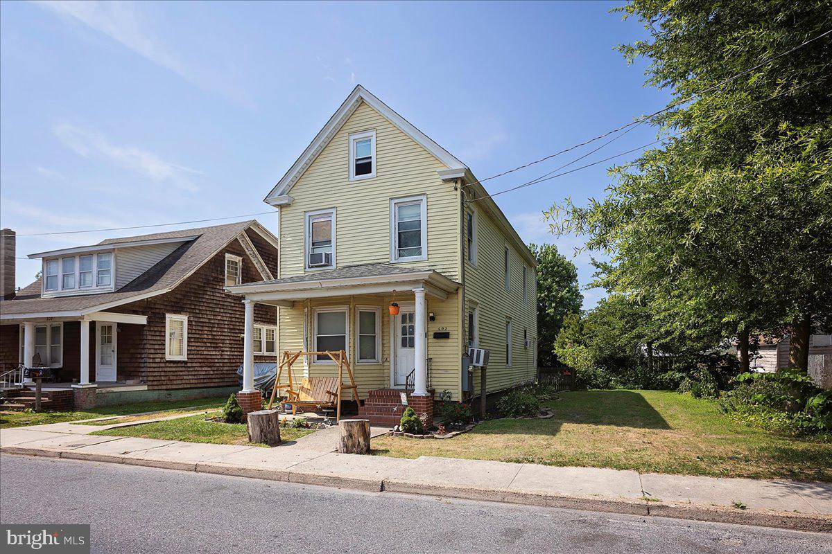 402 ROBBINS STREET