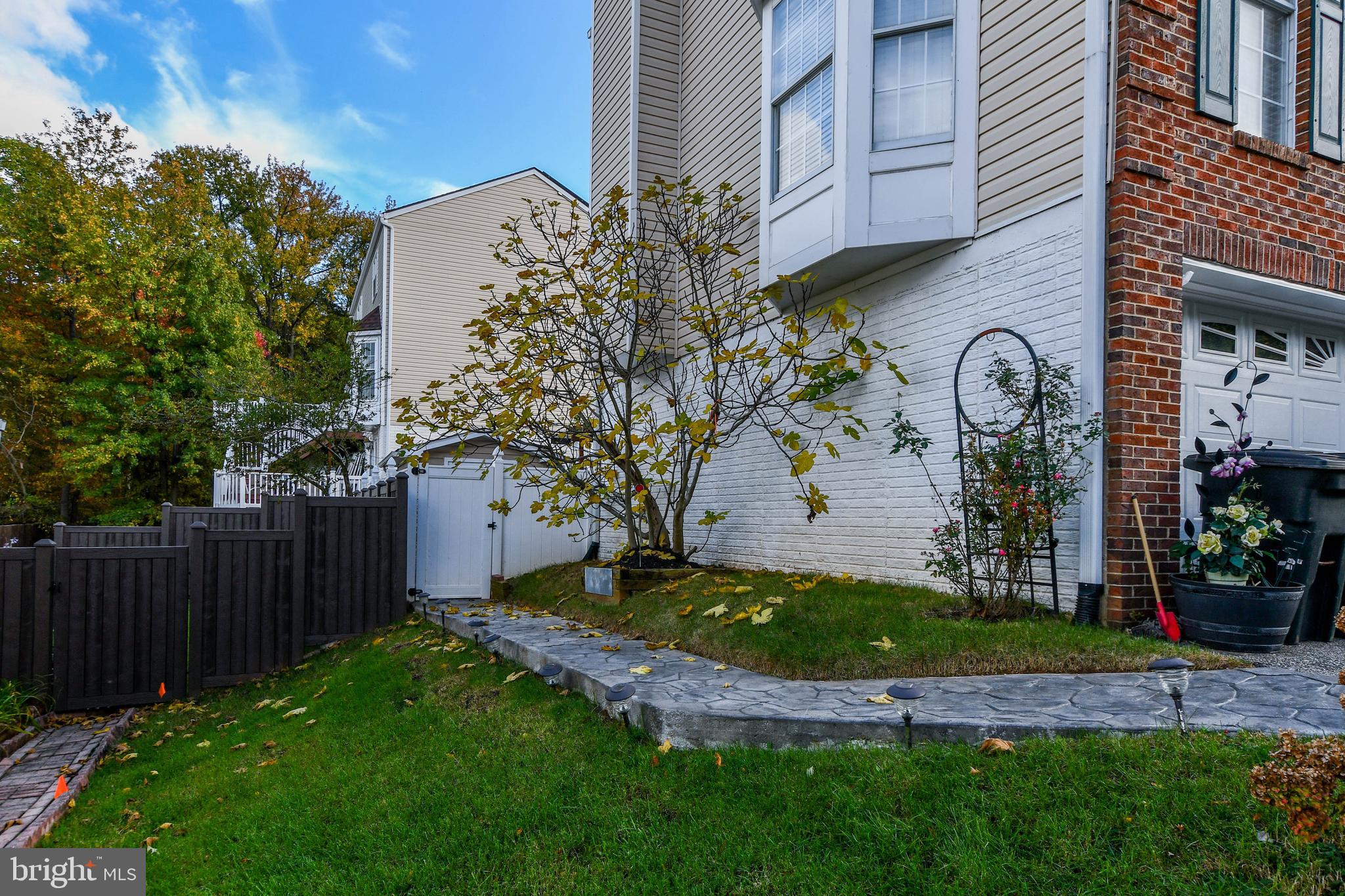 RIVERDALE - Residential