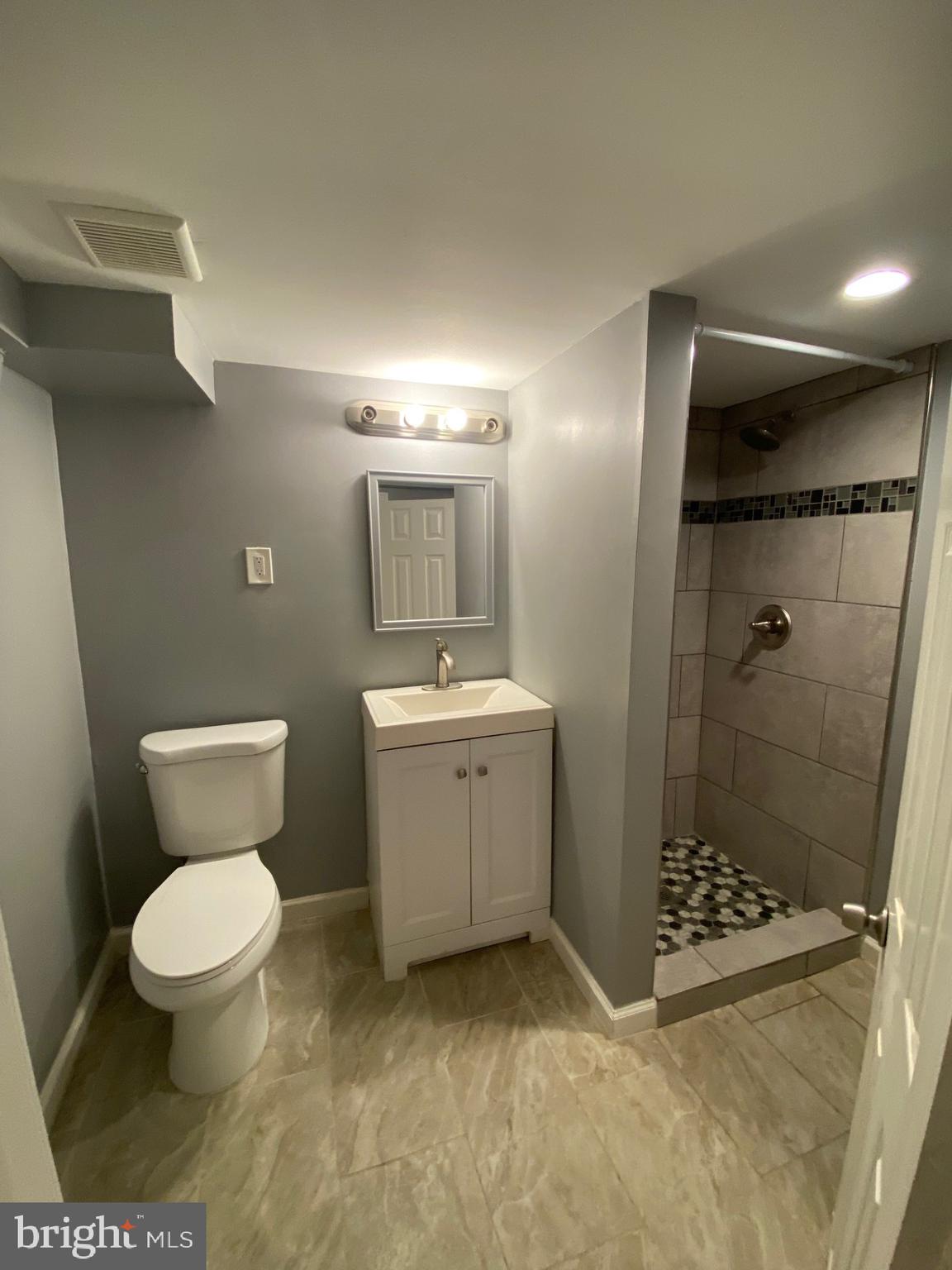 BROOKLAND ESTATES - Residential Lease