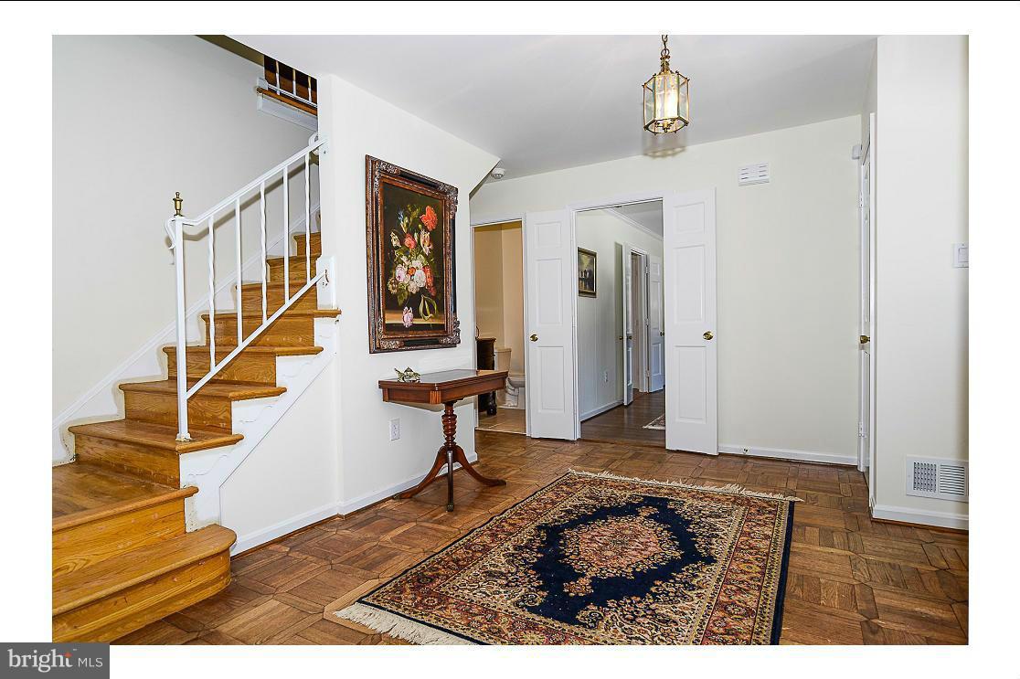 MC LEAN HAMLET - Residential