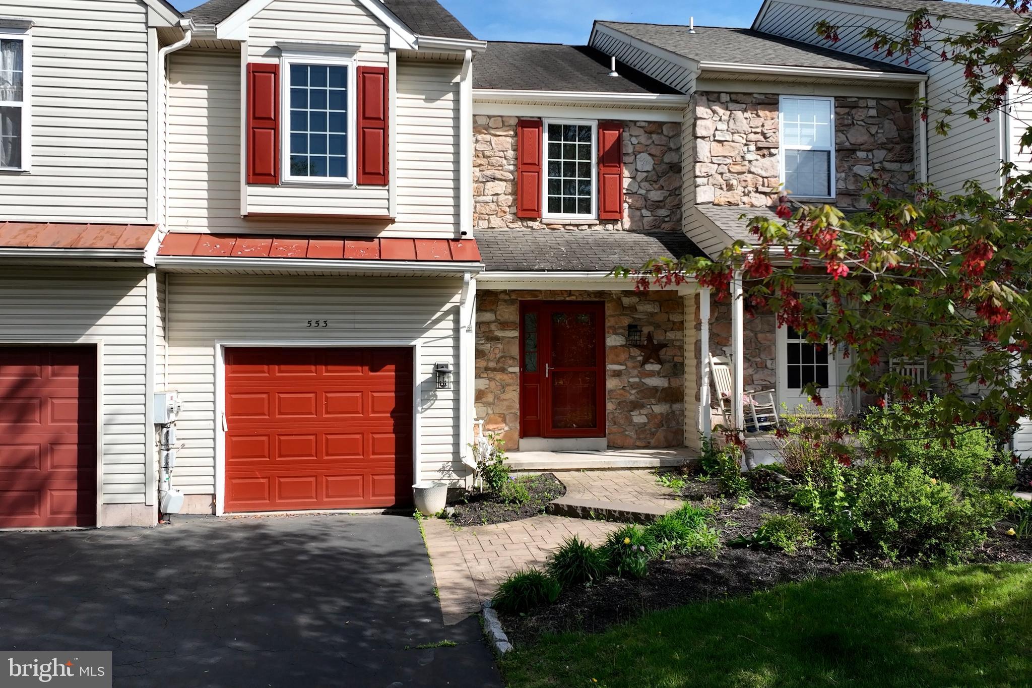 553 CREEKSIDE DRIVE
