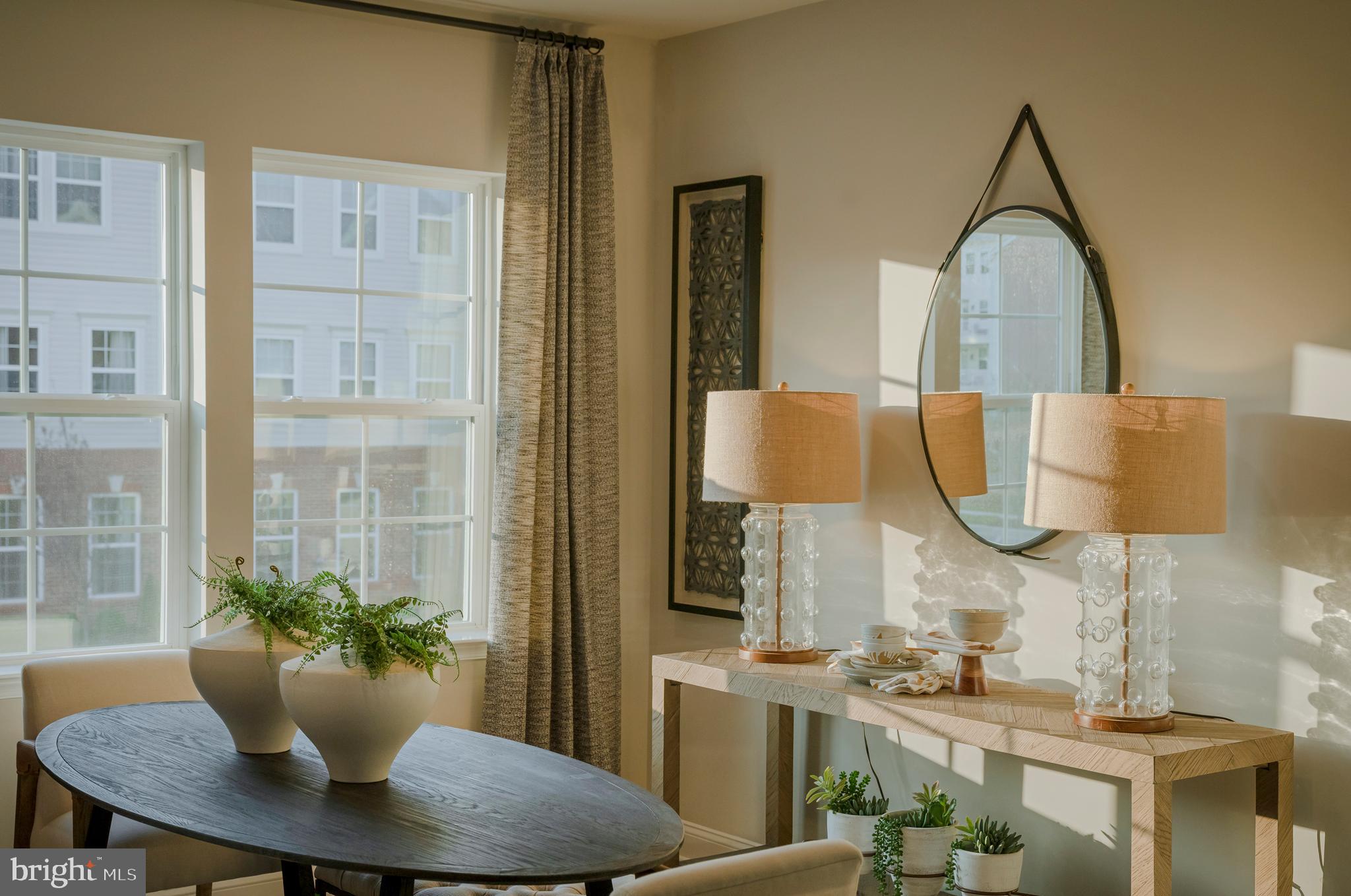 OXFORD SQUARE - Residential