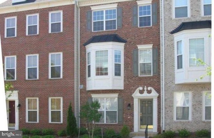 OPEN HOUSE SUNDAY 10/04/2020 FROM 2:00 PM TO 4:00 PM. All bedrooms with vaulted ceilings. Master bedroom with luxury bath and recess lighting. Kitchen with granite countertops, 42? cabinets and a center island. Washer/dryer on bedrooms level. Crown molding throughout and a Trex deck. Community features swimming pools, Tennis courts, clubhouse with fitness center, open green spaces. Great location, close to, I-95, Rte. 123, Rte. 28, Quantico, Fort Belvoir, VRE, great shopping (Potomac Mills mall).