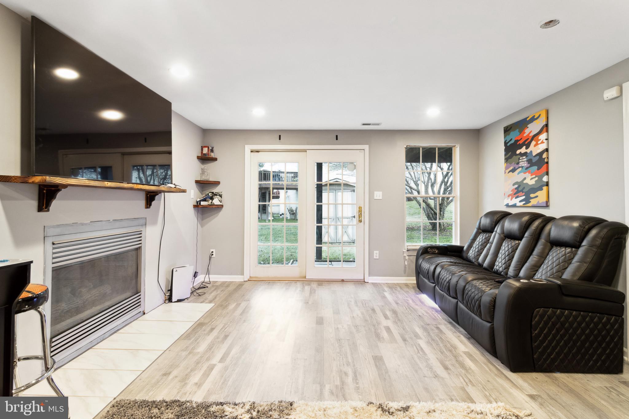 PIKESWOOD VILLAGE - Residential