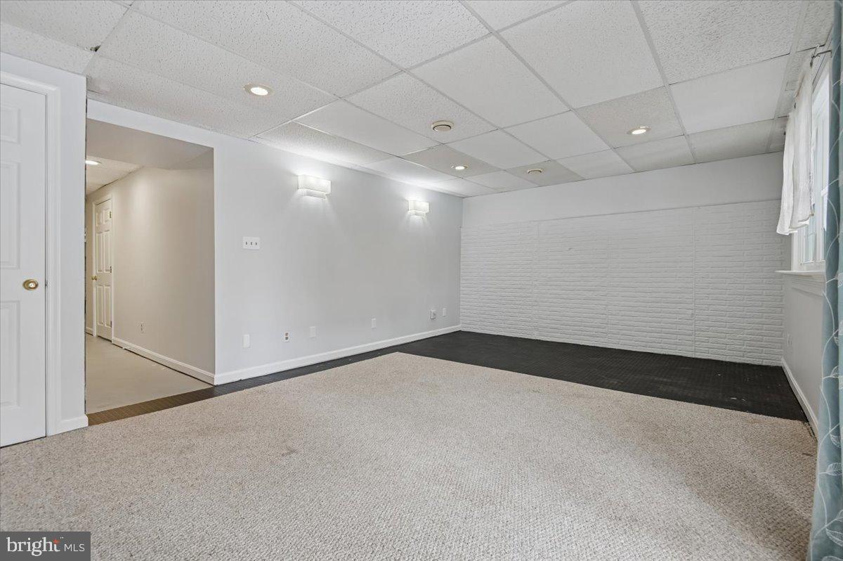 VILLAGE OF THOMAS RUN - Residential