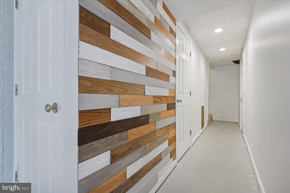 VILLAGE OF THOMAS RUN - Residential