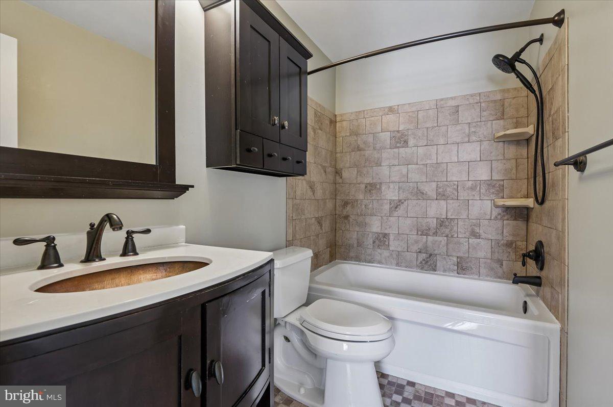 VILLAGE OF THOMAS RUN - Residential