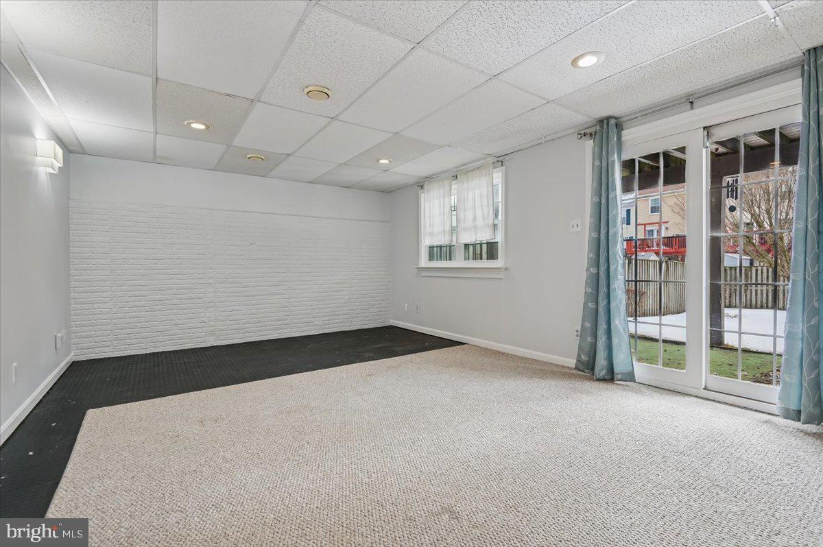 VILLAGE OF THOMAS RUN - Residential