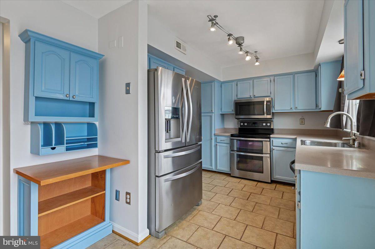 VILLAGE OF THOMAS RUN - Residential