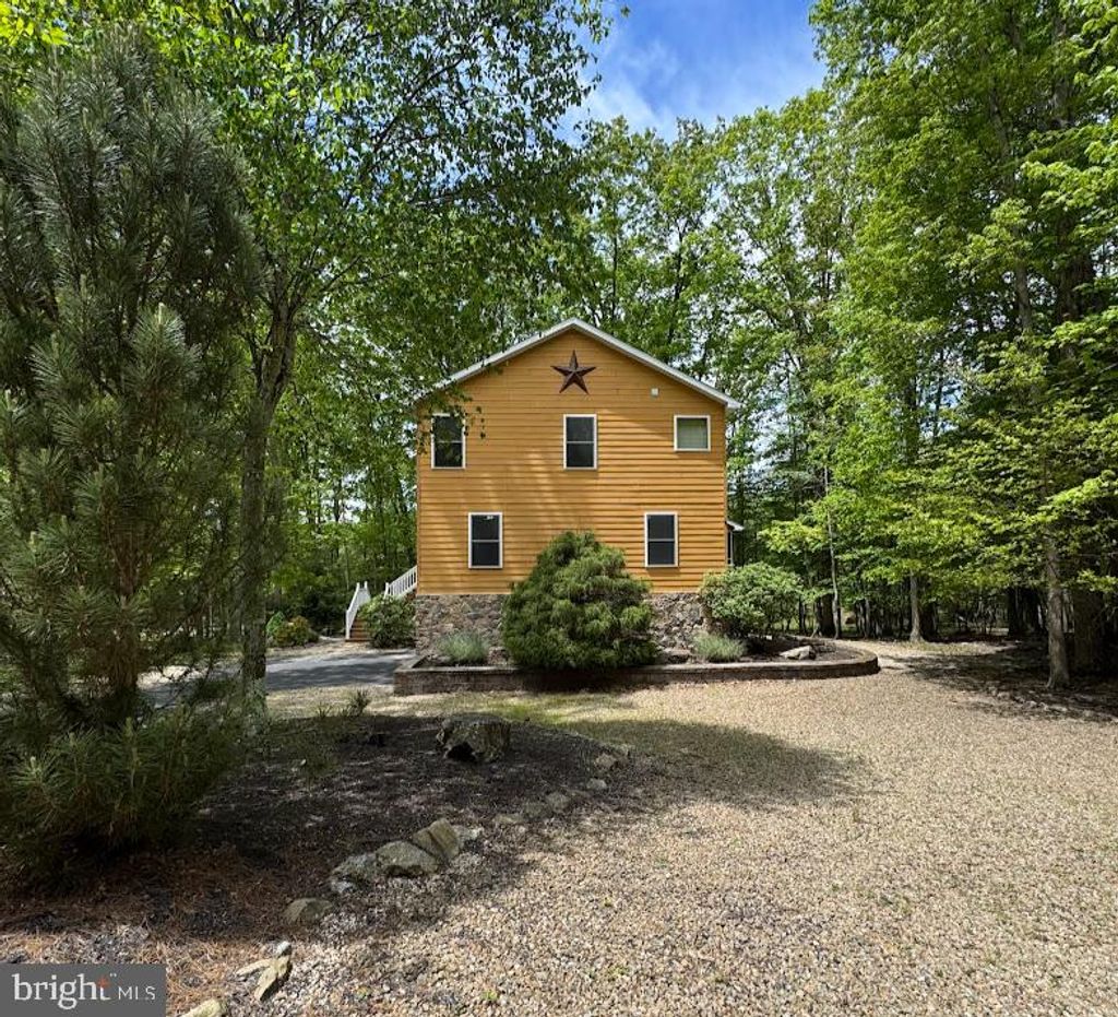 Photo of 64 Algonquin Drive, HAZLETON, PA 18202 (MLS # PASK2025112)