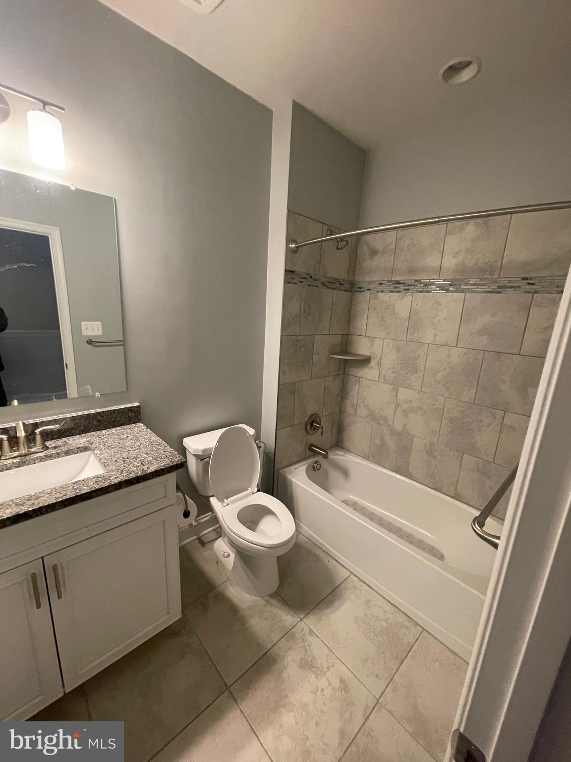 OXFORD SQUARE - Residential Lease