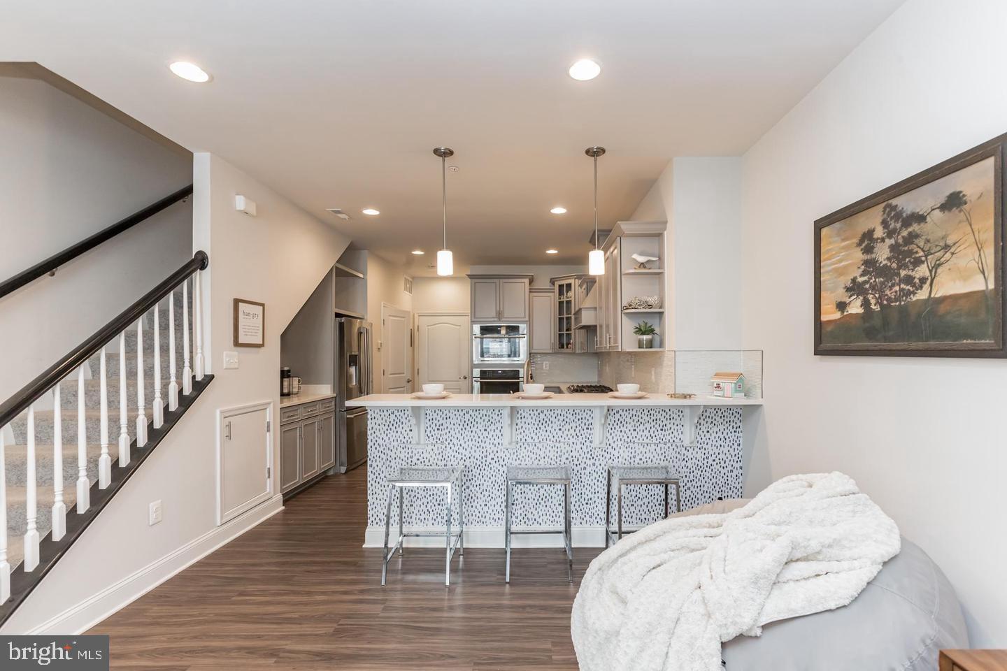 OXFORD SQUARE - Residential Lease