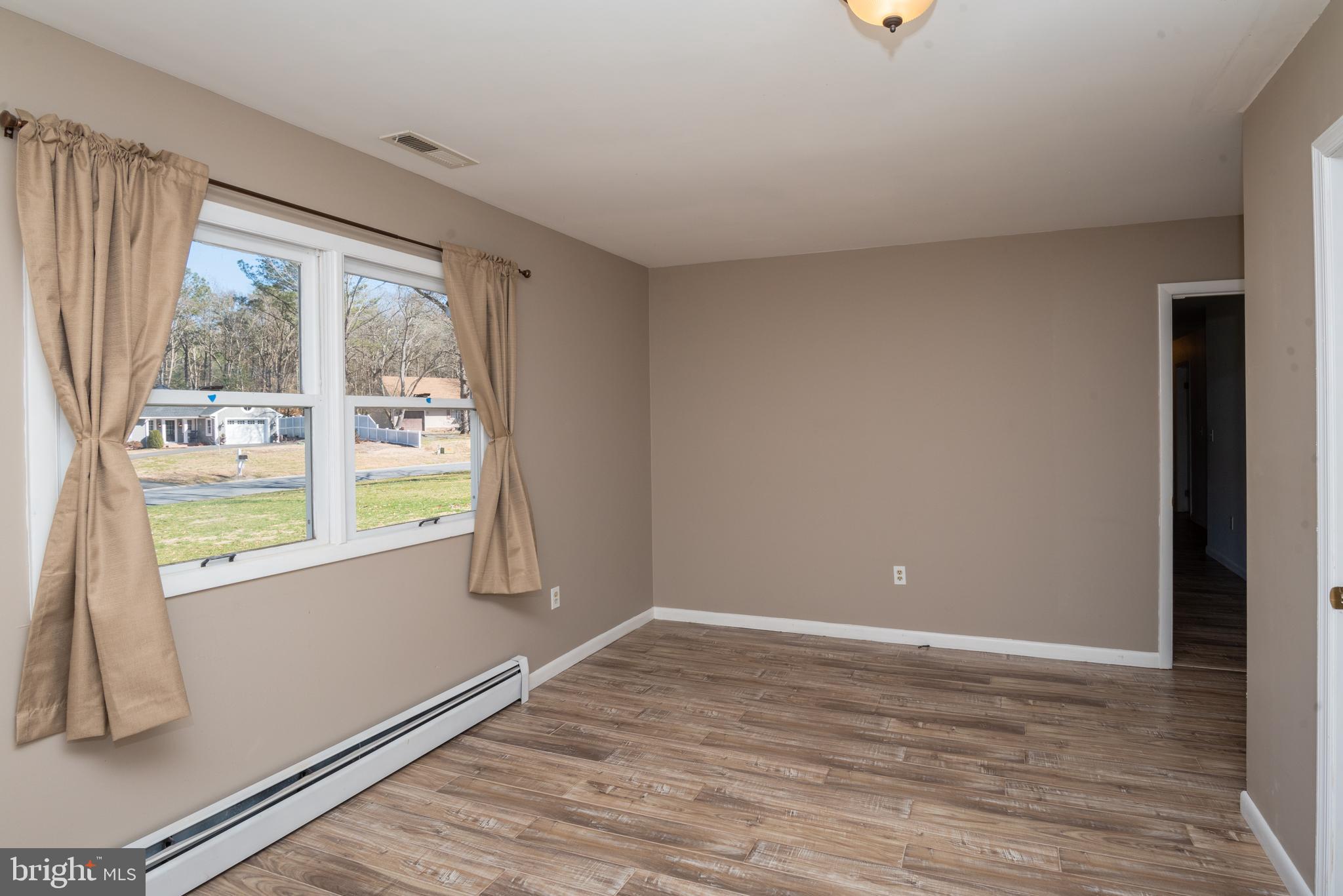 ESSEX RIDGE - Residential