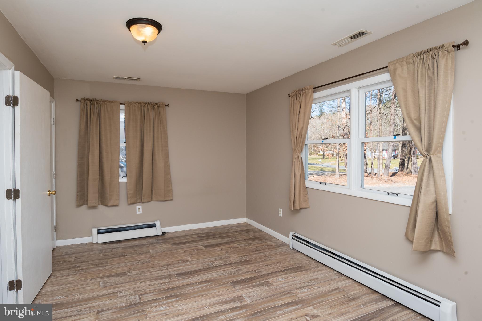 ESSEX RIDGE - Residential