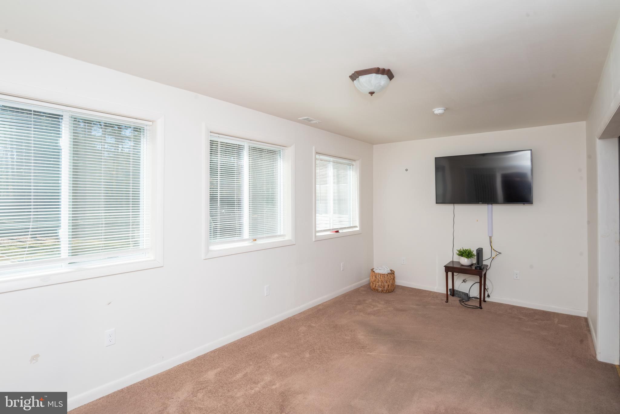 ESSEX RIDGE - Residential