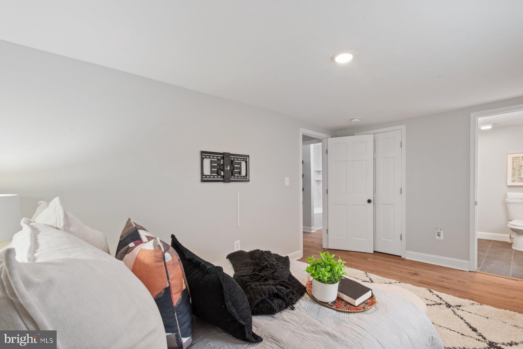 RIDGEWOOD - Residential