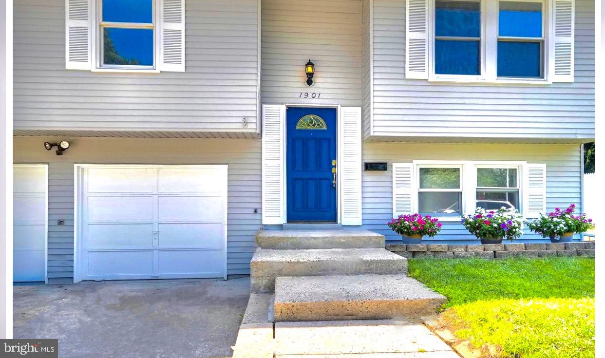 EDGEWATER VILLAGE - Residential