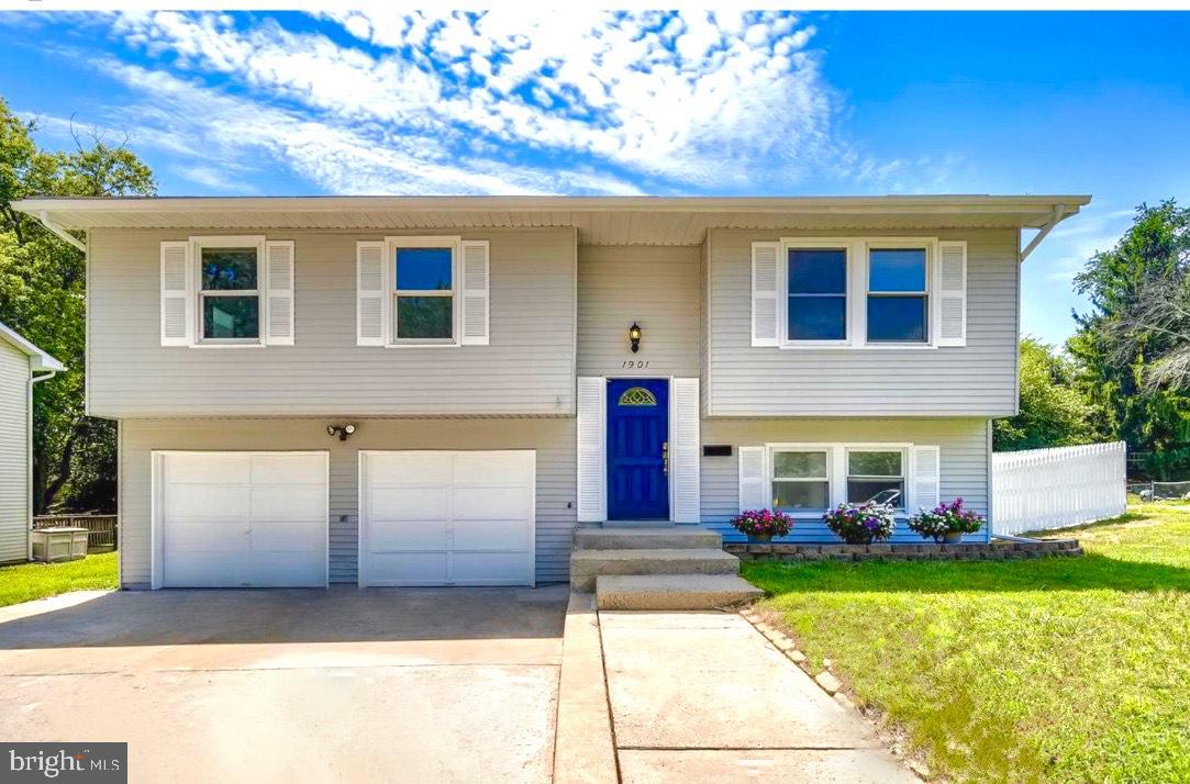 EDGEWATER VILLAGE - Residential