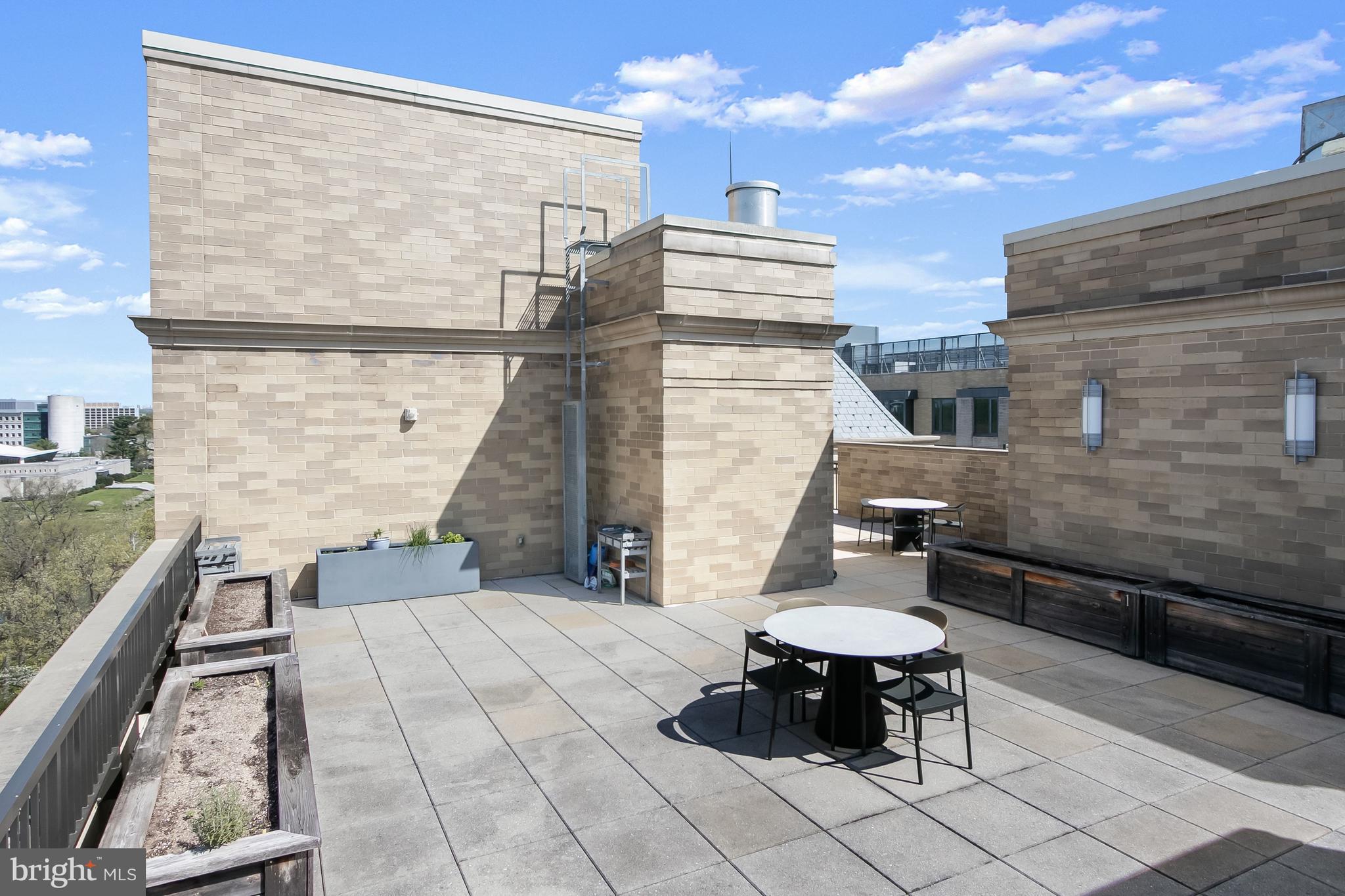 DOWNTOWN BETHESDA - Residential