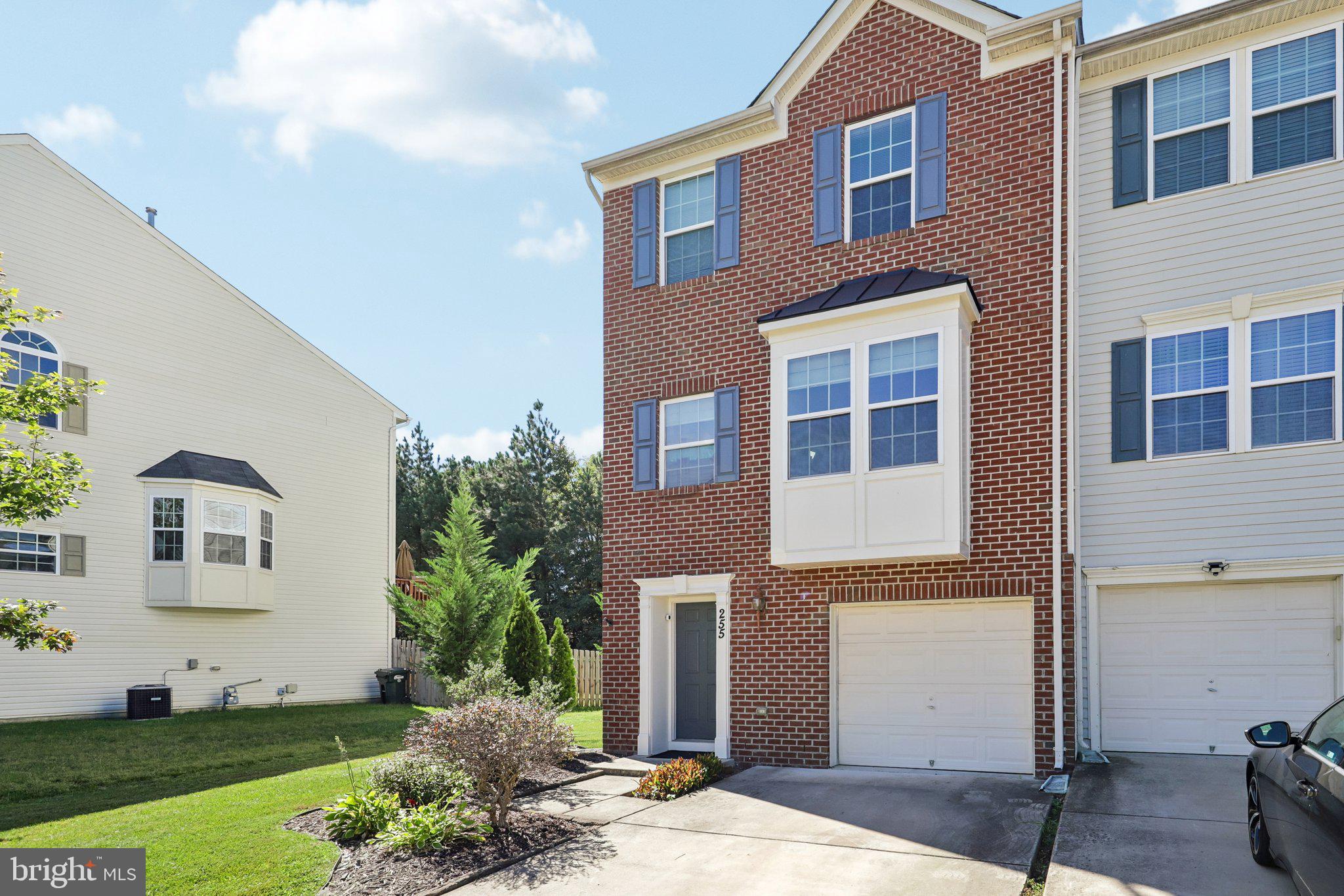 255 WOODSTREAM BOULEVARD