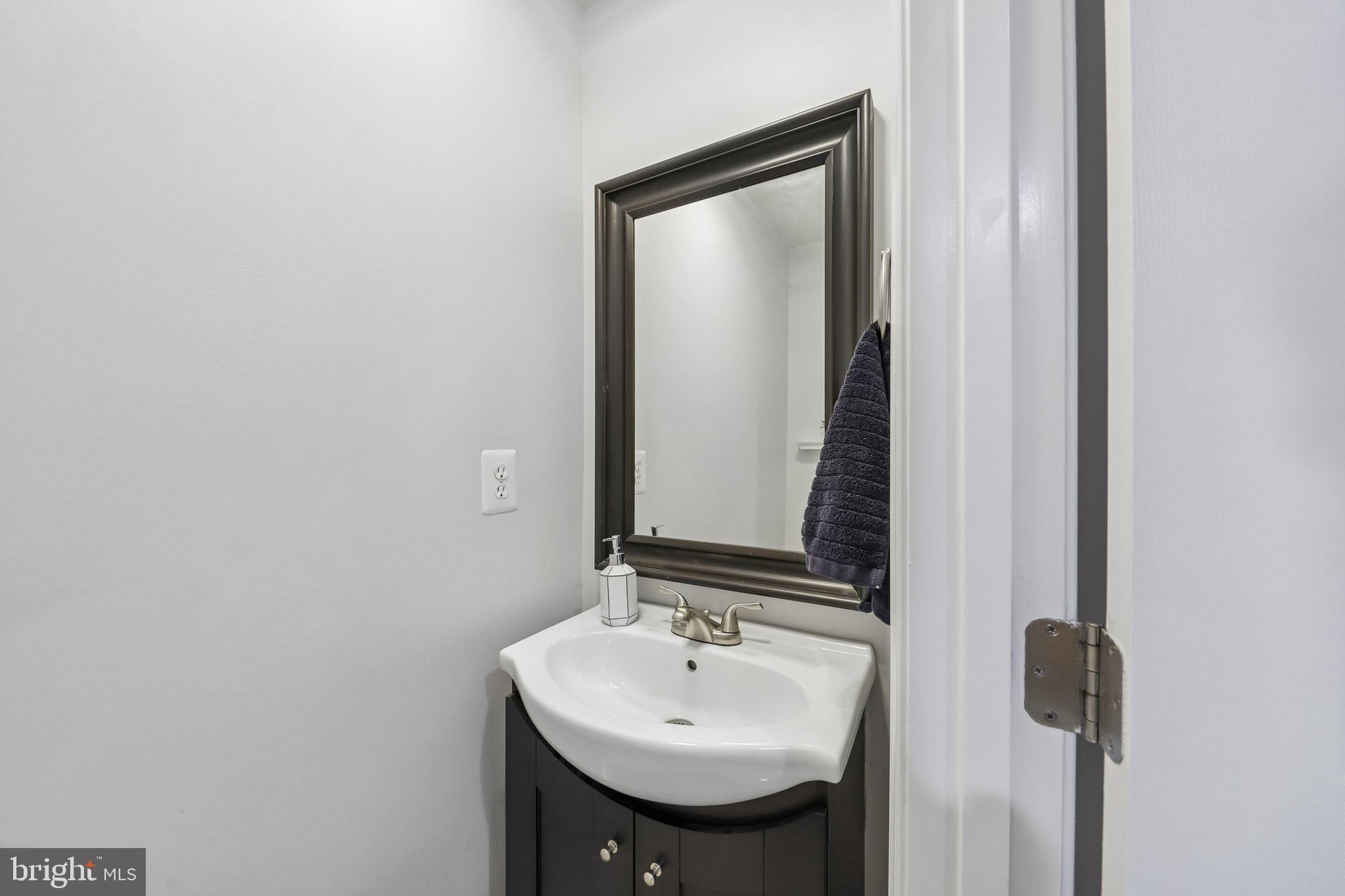 255 WOODSTREAM BOULEVARD