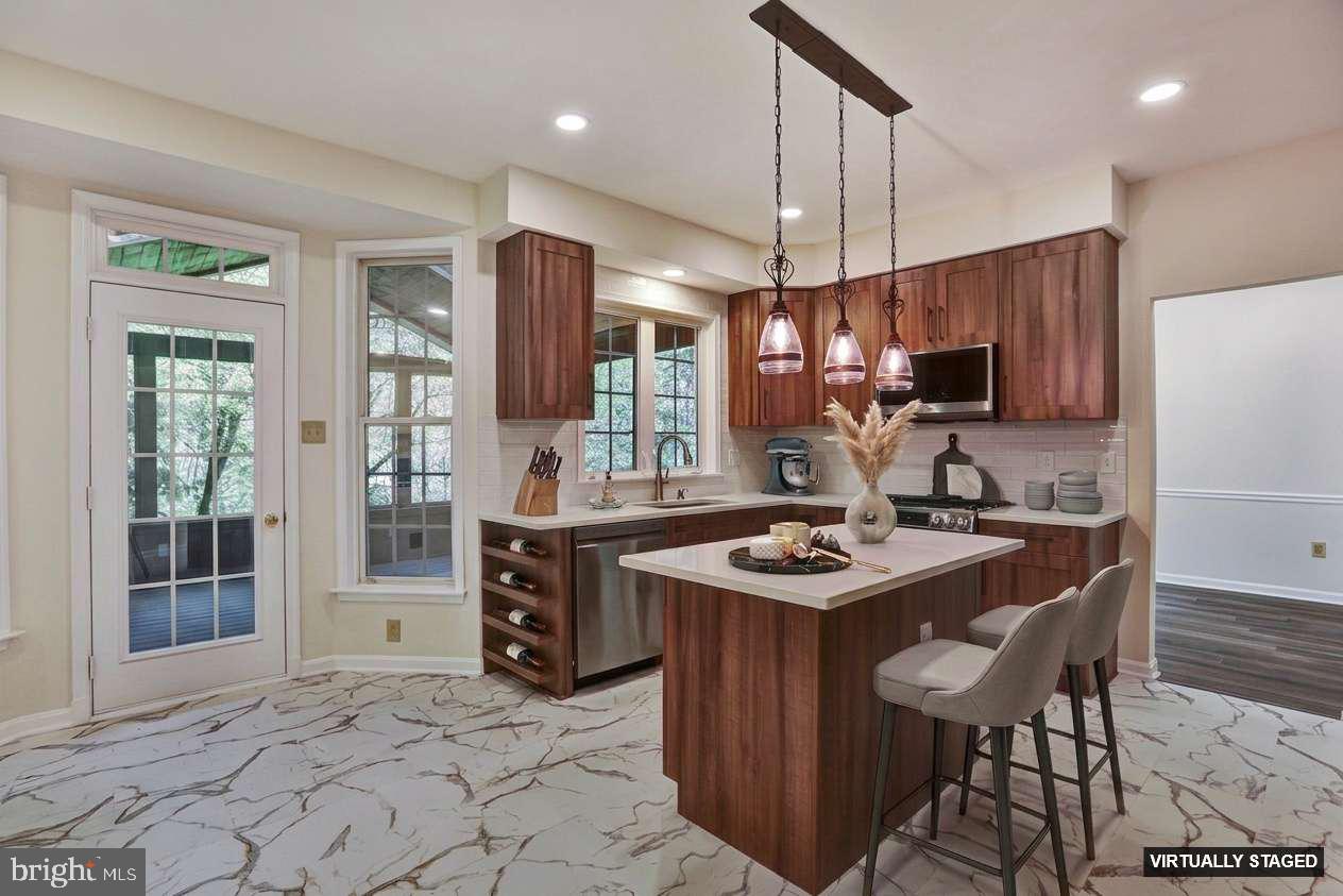 VILLAGE OF RIVER HILL - Residential