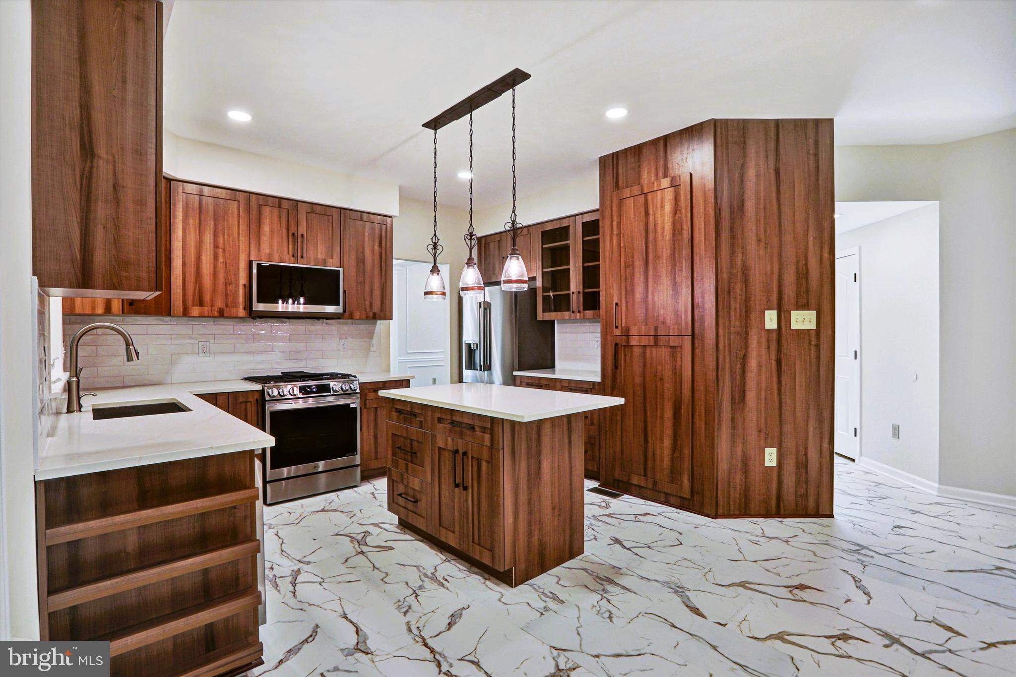 VILLAGE OF RIVER HILL - Residential