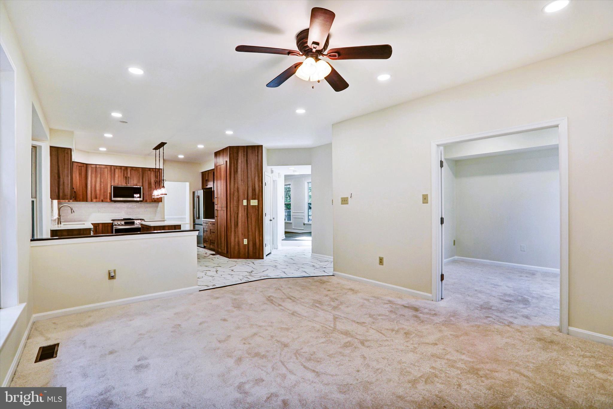 VILLAGE OF RIVER HILL - Residential