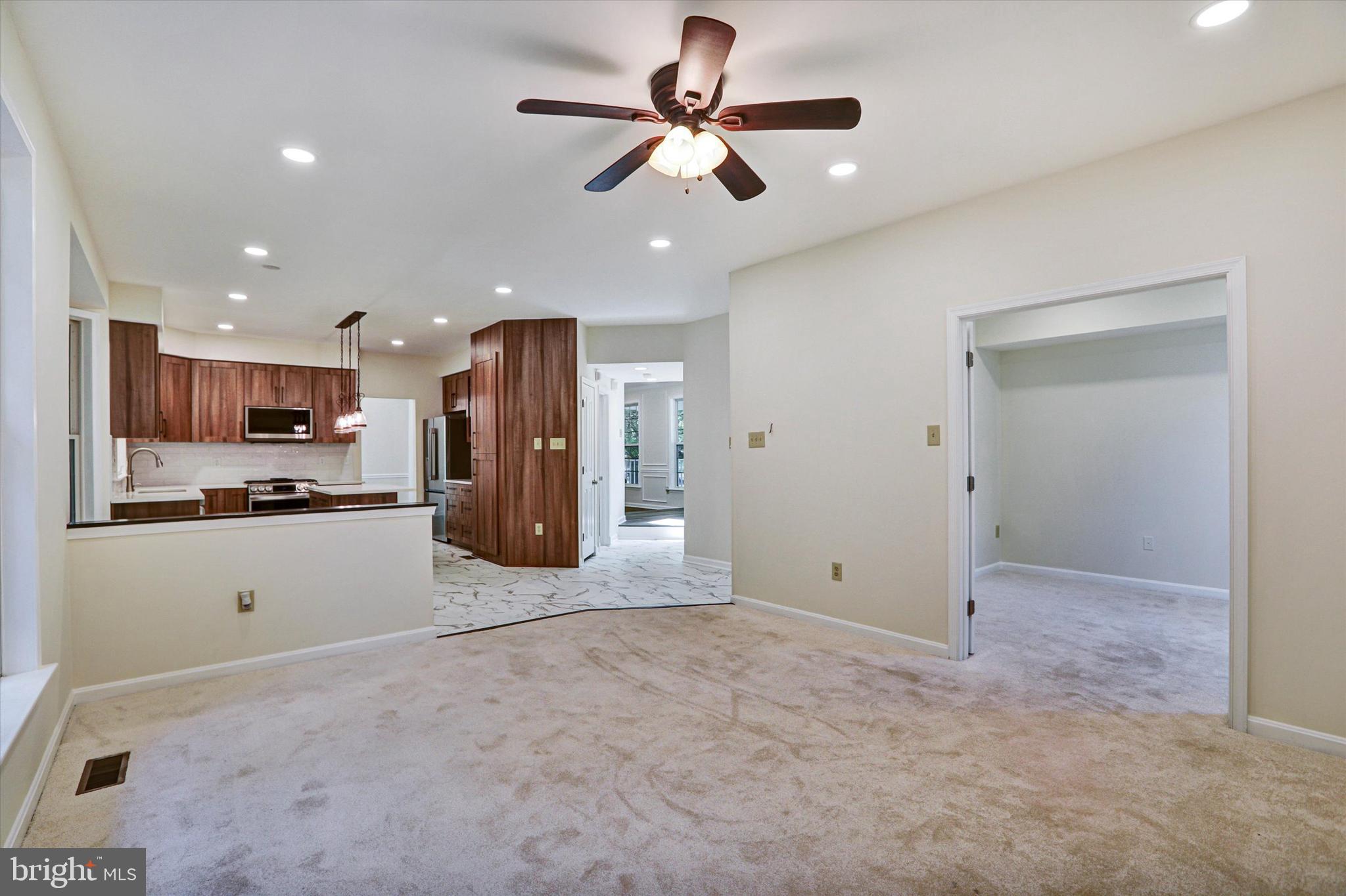 VILLAGE OF RIVER HILL - Residential