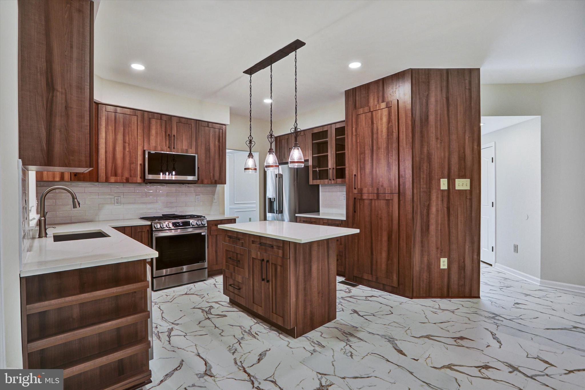 VILLAGE OF RIVER HILL - Residential