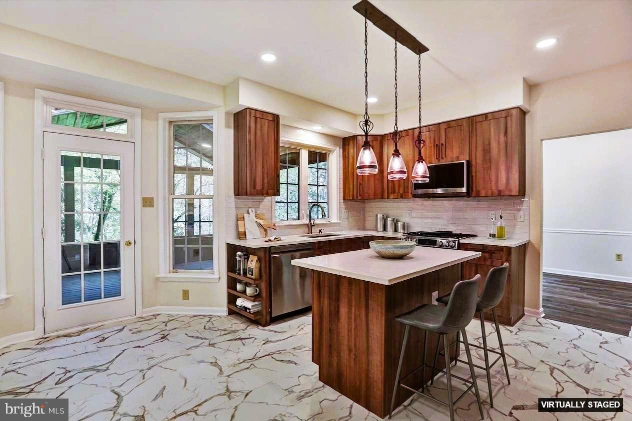 VILLAGE OF RIVER HILL - Residential