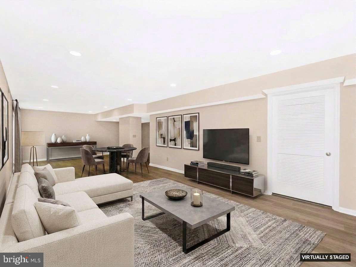 VILLAGE OF RIVER HILL - Residential