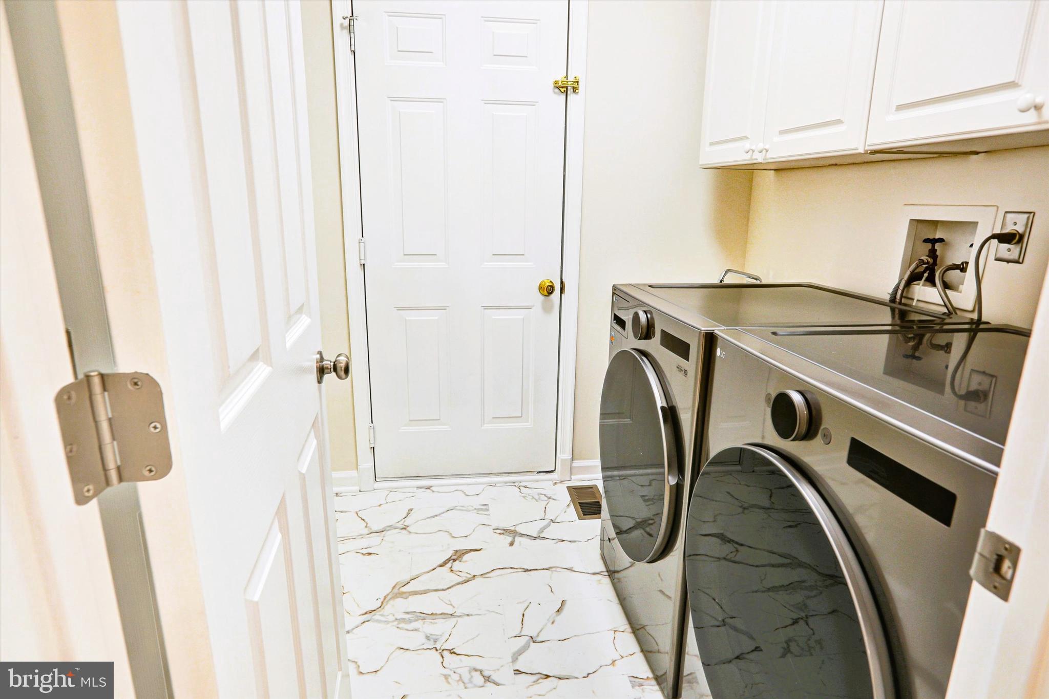 VILLAGE OF RIVER HILL - Residential