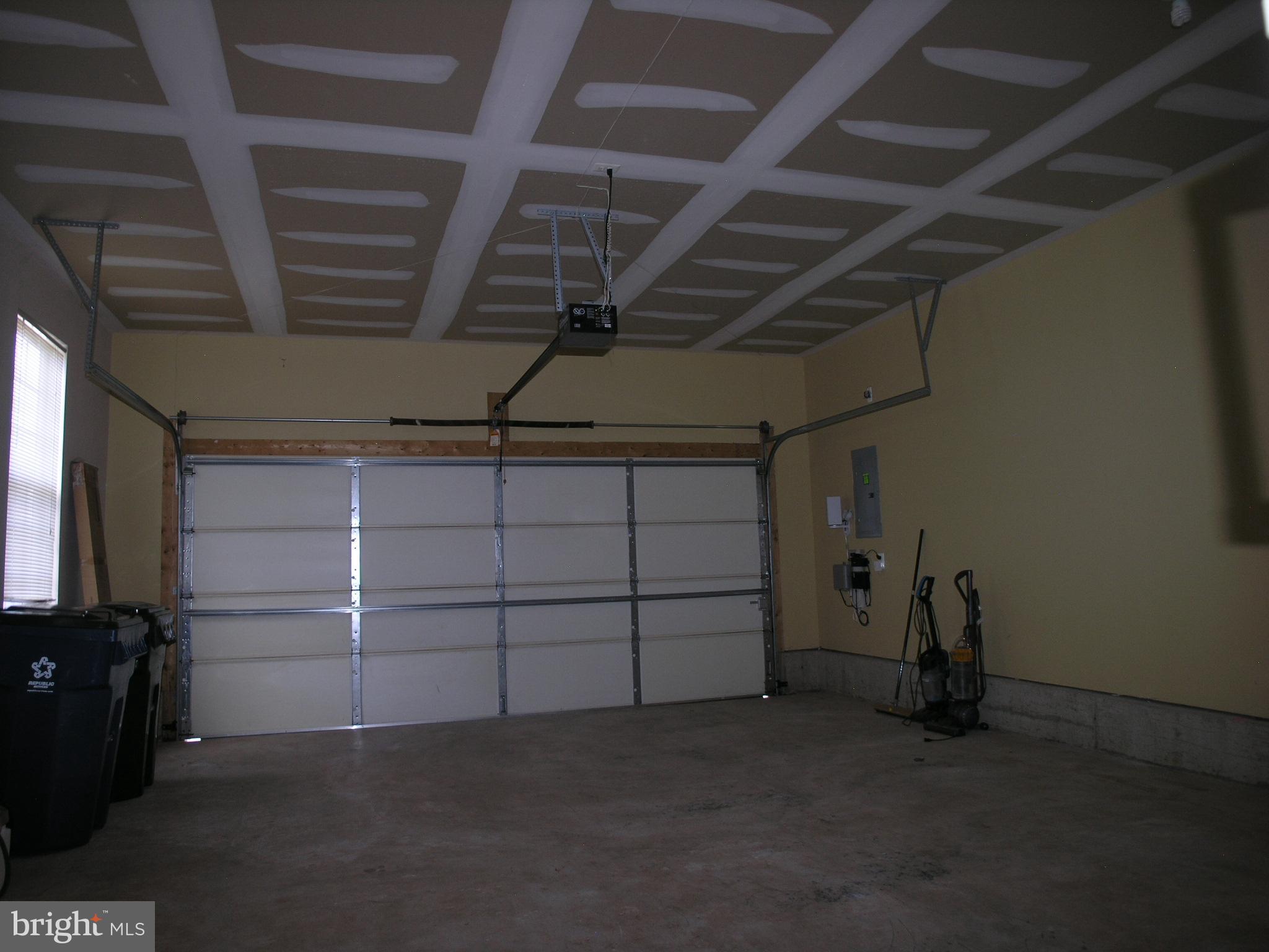 HERITAGE CR ESTS - Residential