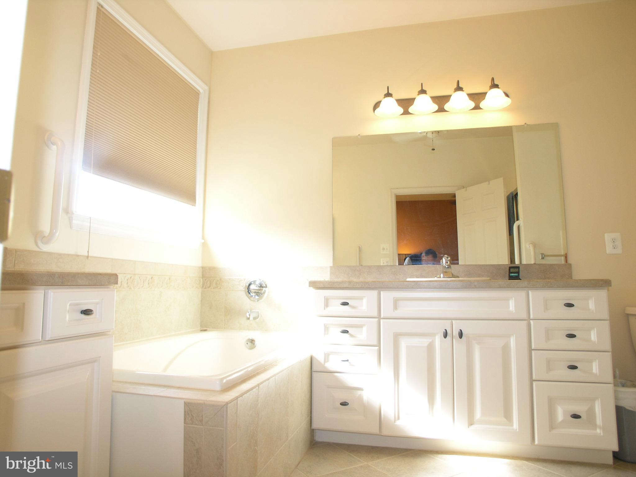 HERITAGE CR ESTS - Residential