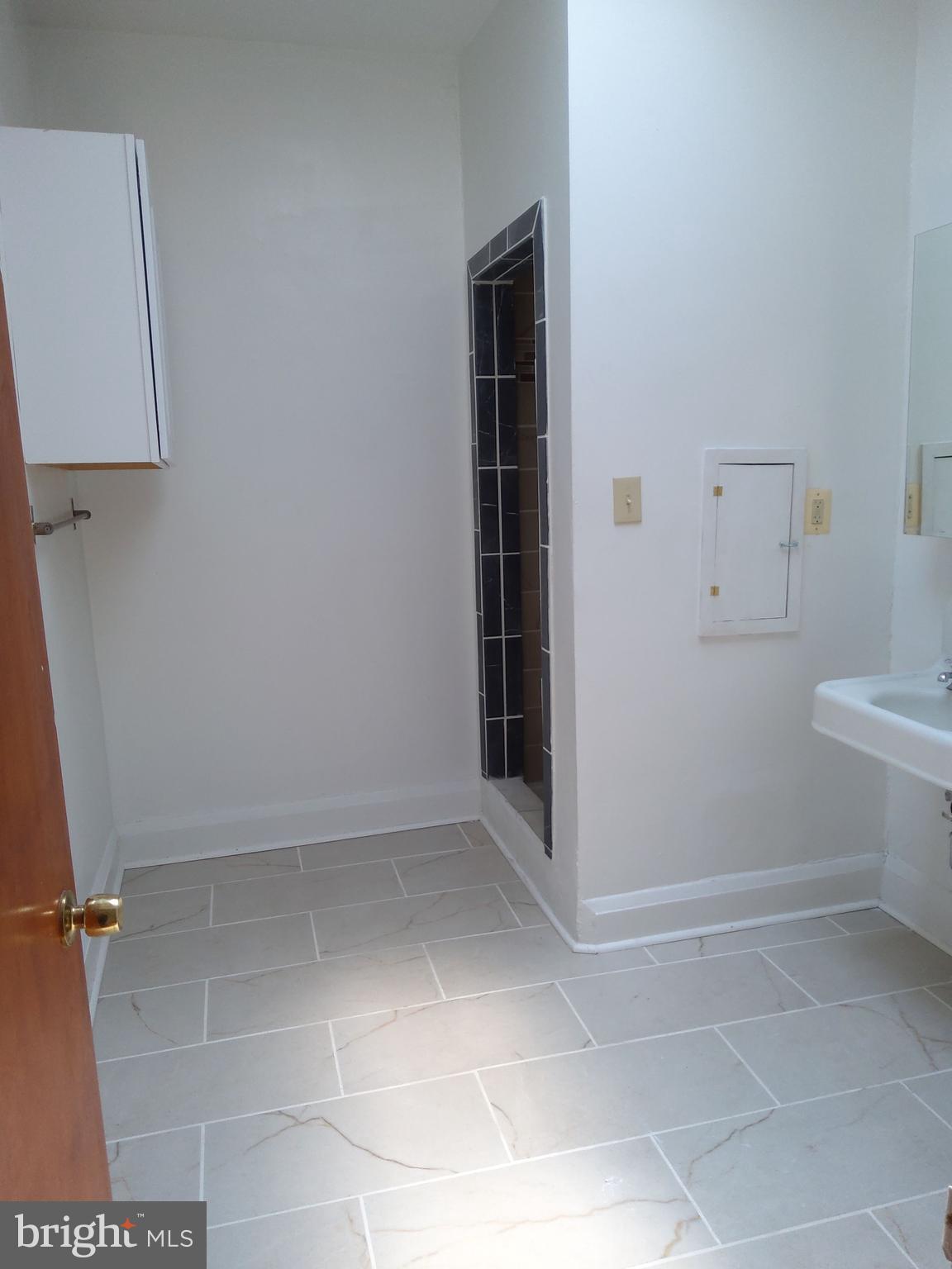 CHARLES VILLAGE - Residential Lease