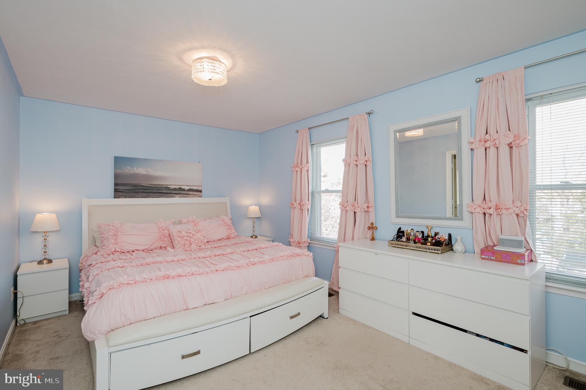 CONSTANT FRIENDSHIP - Residential