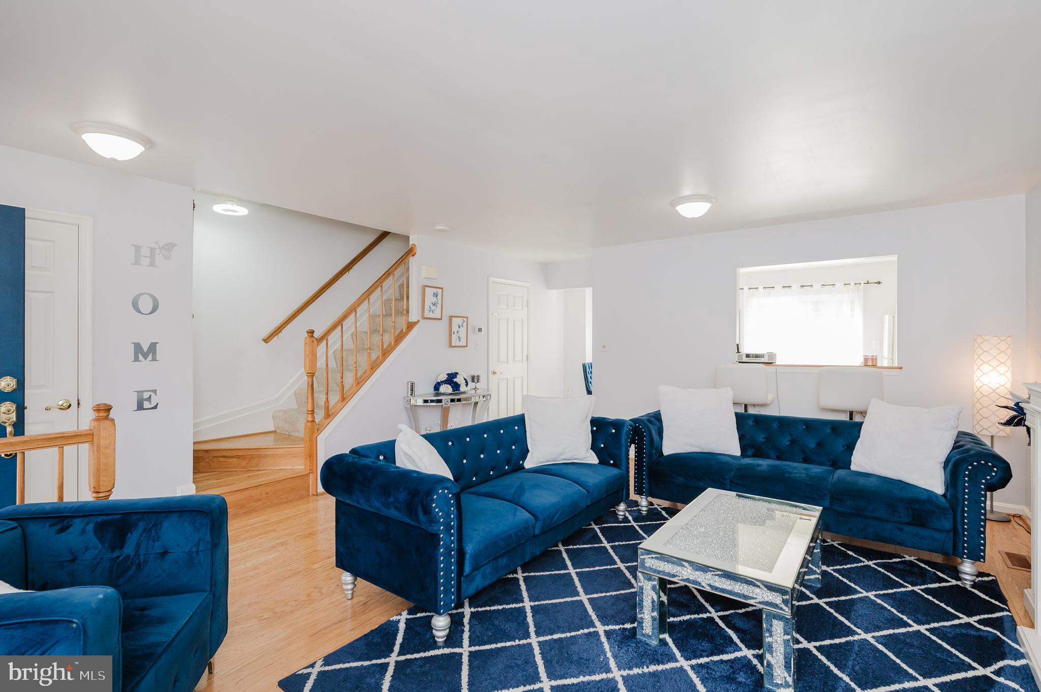 CONSTANT FRIENDSHIP - Residential